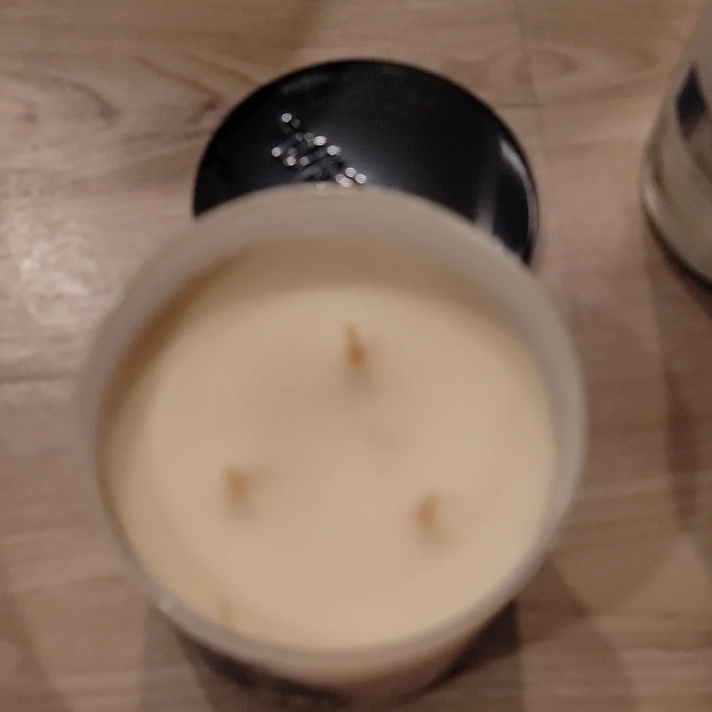White Barn Welcome Home Scented Candle - Picture 3 of 3